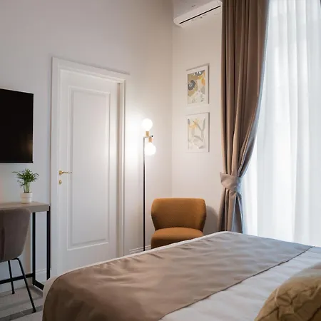 Monteroduni 22 - Chiaia Design Nocleg ze śniadaniem Neapol